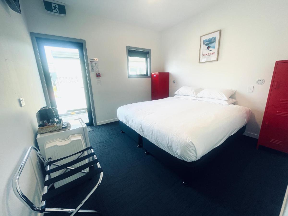 Alpine Junction Townhouse Apartments, Lodge & Hotel Wanaka Eksteriør billede